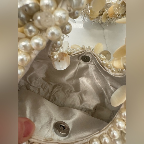 Viral Beaded Faux Pearl and Shell Shoulder Handbag - Picture 9 of 12